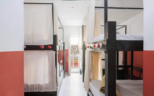 Feel Hostels City Center