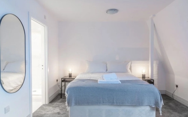 Newly Refurbished 2 bed With Fantastic View