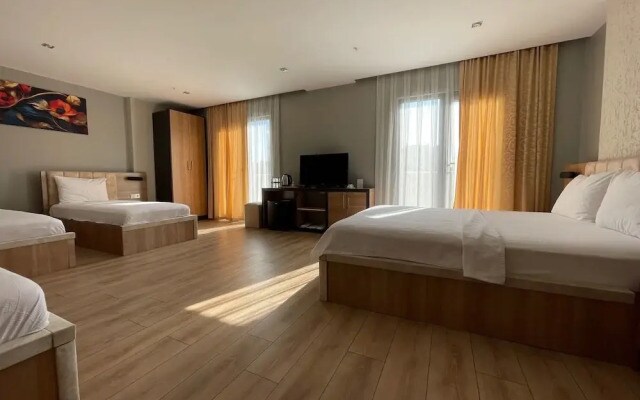 Inn Port Hotel