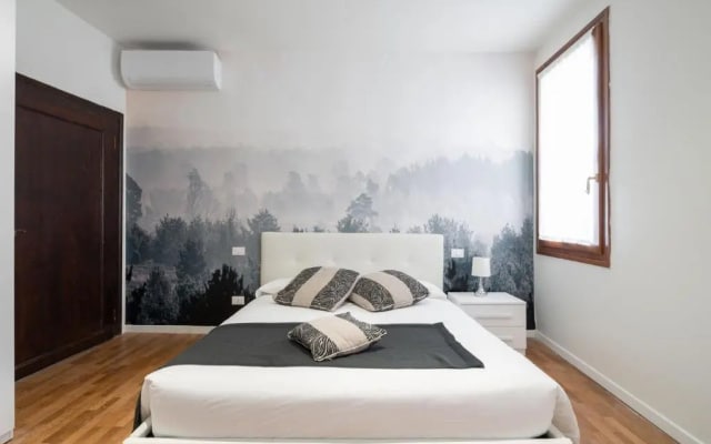 Apartments in San Marco with Canal View by Wonderful Italy