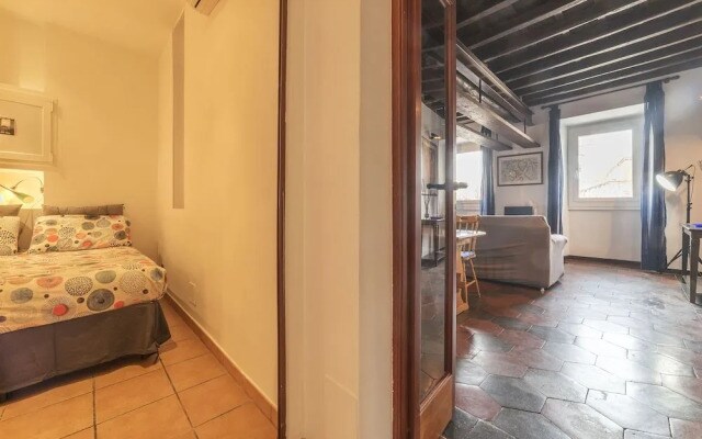 Colosseo Modern Apartment