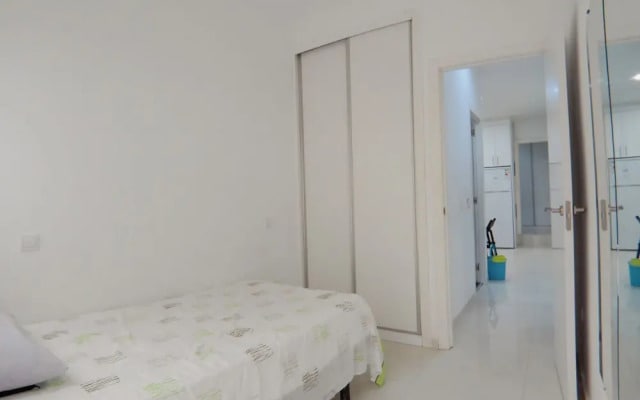 Apartamento de 2 Habitaciones, bajos, en Puerta del Angel AZBD