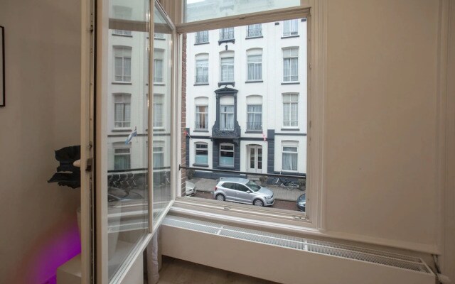 Design Apartment With Balcony