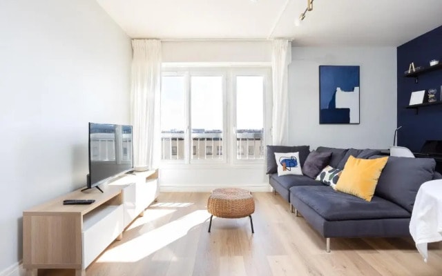 Renovated apartment metro, parking included, near Porte Versaille
