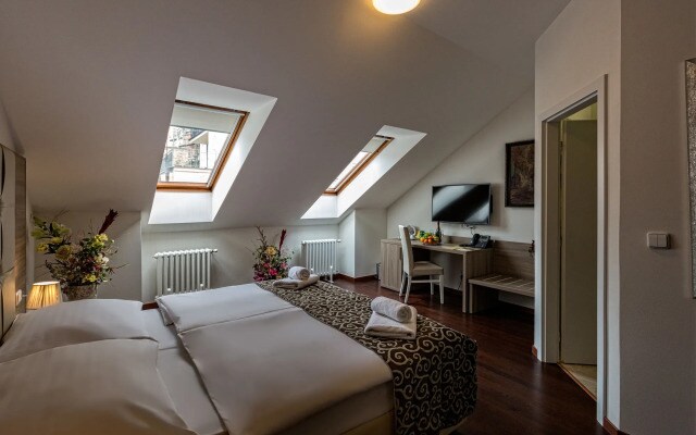 Old Town Residence by Little King