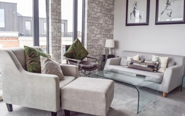 Luxurious 2 Bedroom Penthouse With Balcony