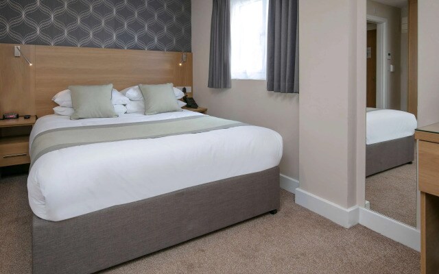 Best Western Northfields Ealing Hotel-Opposite Northfield Station -Piccadilly line