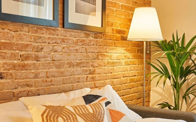 Charming Modern Apt in Trendy Gracia 5PP by Myrentalhost