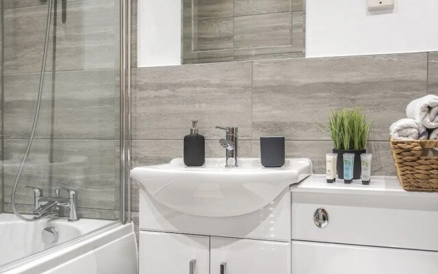PM & Charles Luxury Apartment