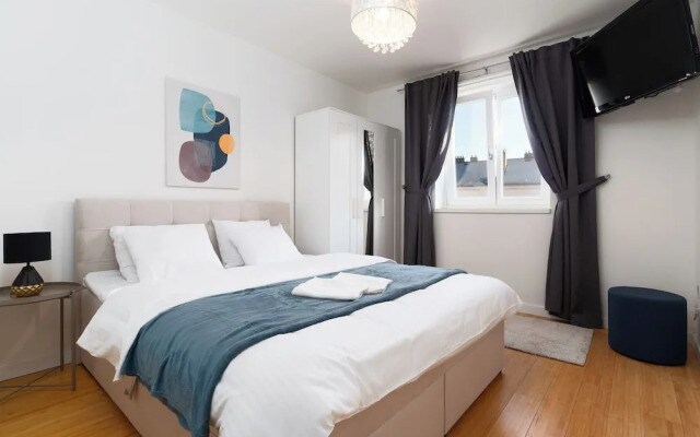 4-room apartment near Charles Square