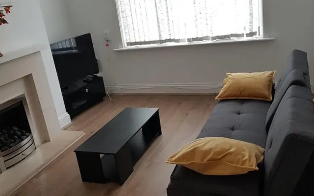 Manchester-2bedroom-1bathroom-wifi (108947701)