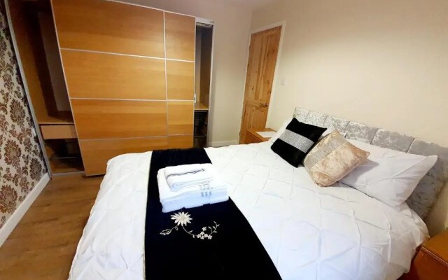 Brigstock Holidays House