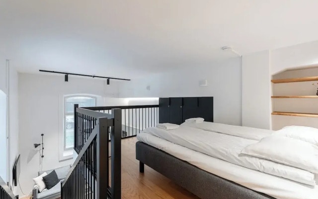 Stylish Loft next to City Center & Lake Pyhäjärvi