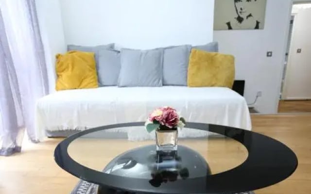 Gorgeous 2 Bathroom Woolwich