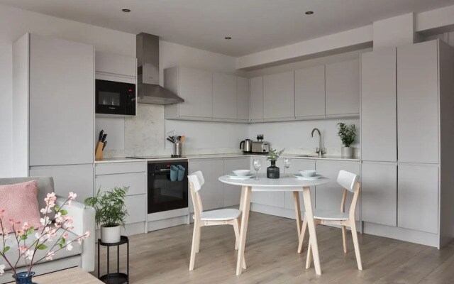 Kings Oak House by Viridian Apartments