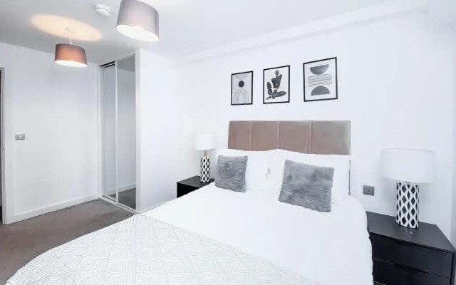 Cosy 2 Bedroom 2 Bath Apartment With Free Parking