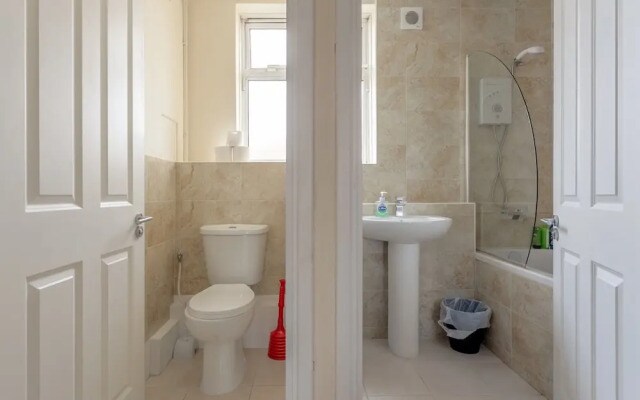 4 Bedroom Apartment in Battersea