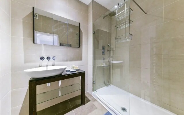 Kensington Queens Gate Apartment