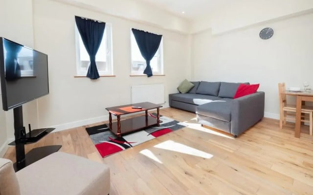 easyStay Slough Central Apartment