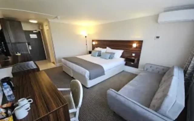 Palms Hotel & Retreat By Palette London Romford