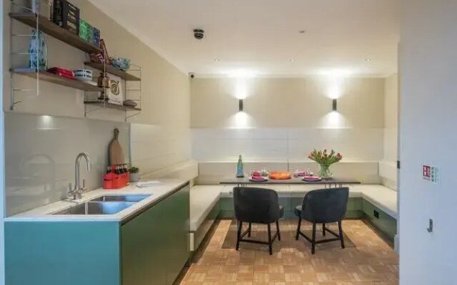 Stylish Studios SOUTHFIELDS STATION