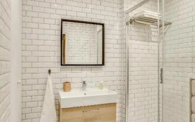 Central & Stylish Renovated Parisian Apt / 6-8 Guests