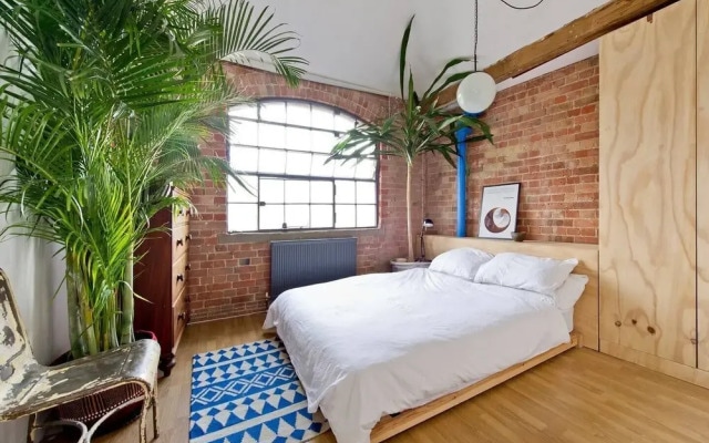 Unique & Vibrant 1-bed Loft With Roof Garden
