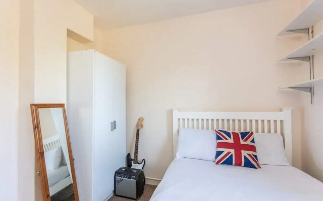Spacious 2BD House W/private Garden - Kennington!