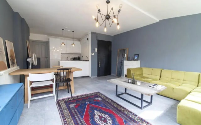 Central Flat 650 m to Metro and Cevahir in Sisli
