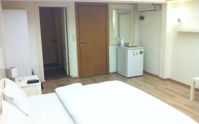 Gc Suites 1