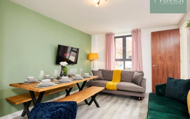 Exquisite 5 Bedroom Manchester House Sleeps8 wParking