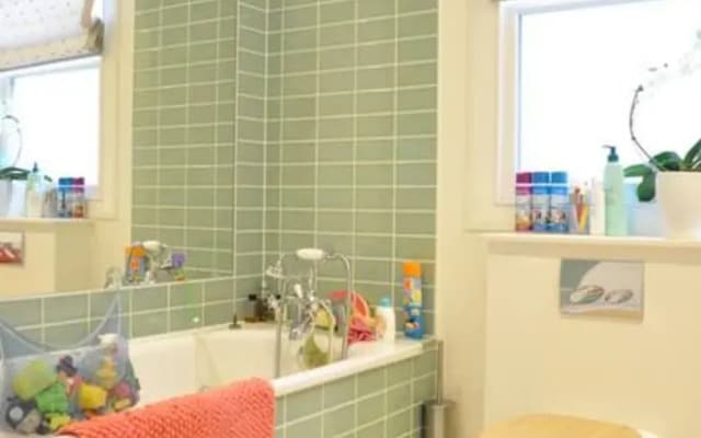 Spacious 2 Bedroom Property in Great Location