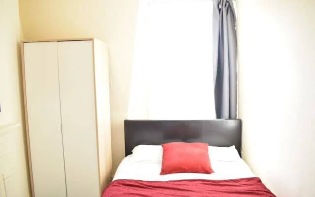 2 Bedroom Flat In Central London