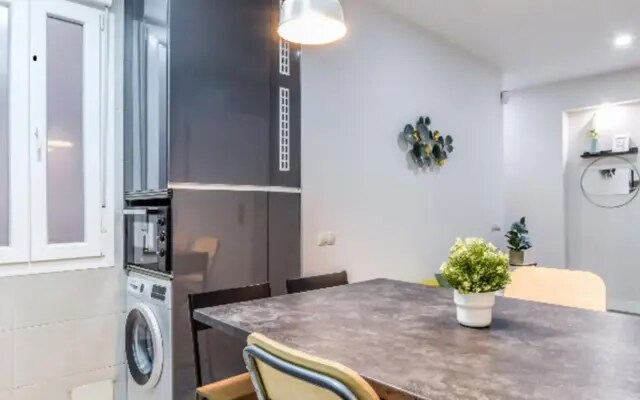 Retiro V in Madrid with 4 bedrooms and 2 bathrooms