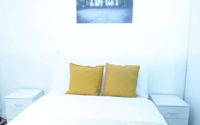 Bright 2BR Apartments Quays