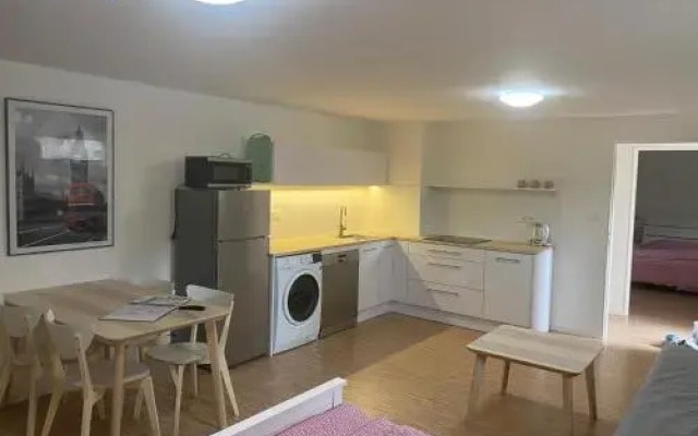 Red Travel Apartment