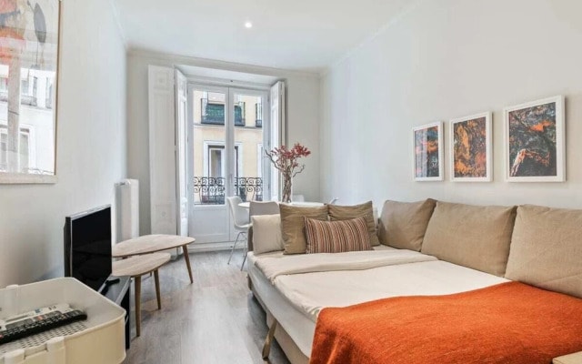 Bright Cosy One-Bedroom Apartment in Centro, Madrid