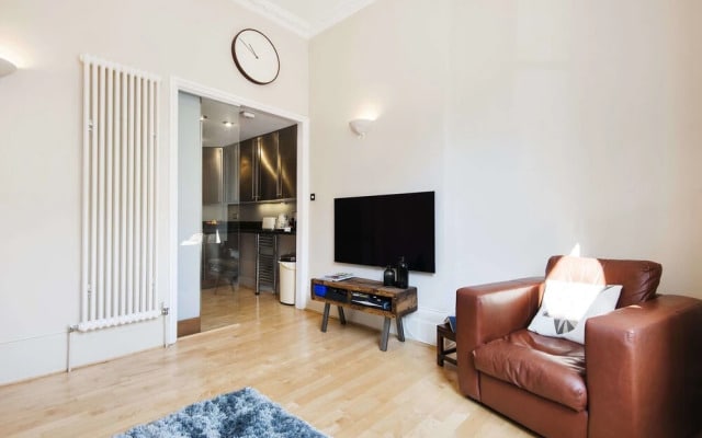 The Eardley Crescent Apartment - BAJ