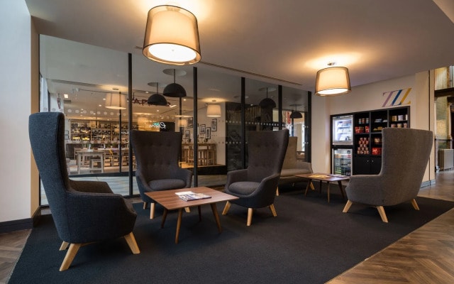 Апарт-отель Roomzzz Manchester Victoria