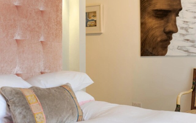 Classic Hammersmith Home by Ravenscourt Park by Underthedoormat