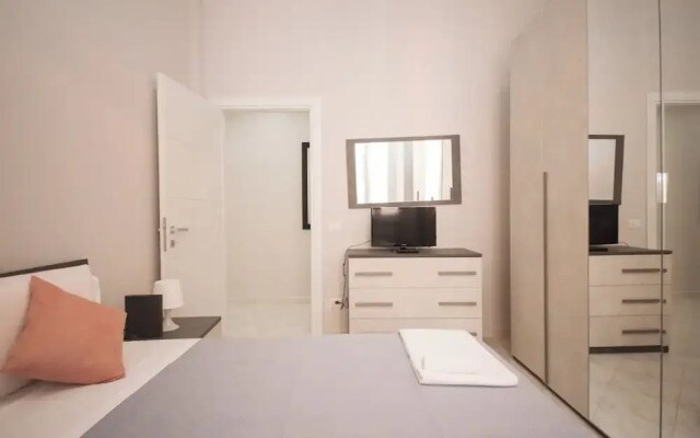 Rome Flat 42 by Ghor
