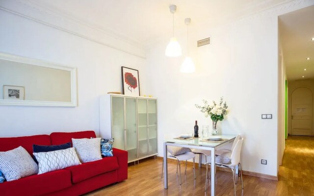 Feel at Home Gran Via Apartments