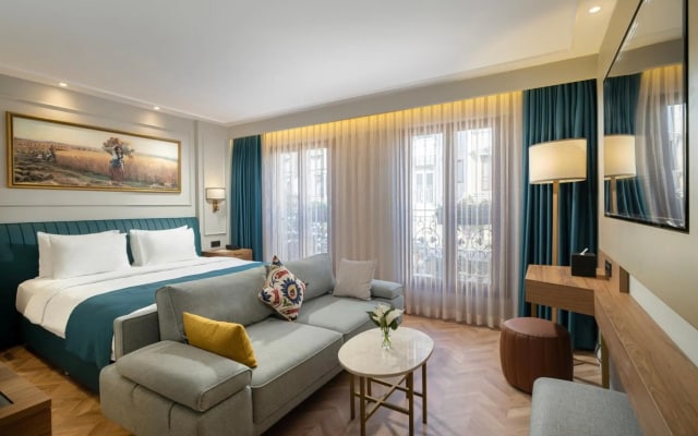 Royan Suites