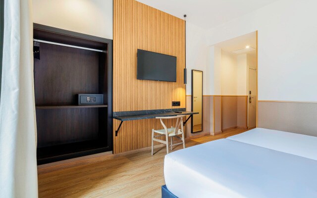 Hotel Acta Madfor