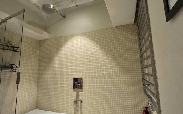 Industrial-chic 1BD Loft by the River Fulham!