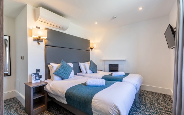 The J Hyde Park Hotel