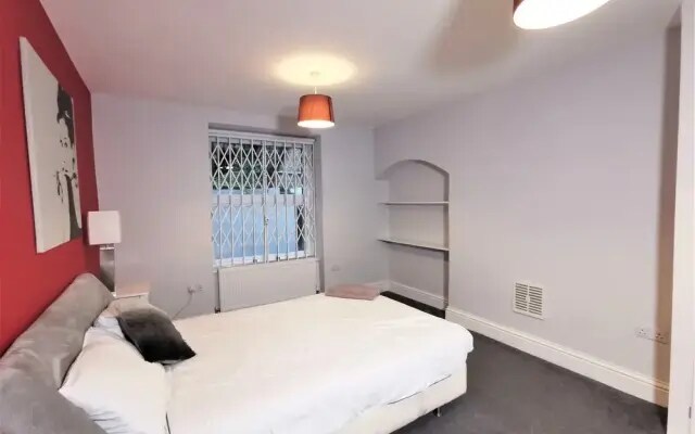 Spacious 2 bed flat in Camden