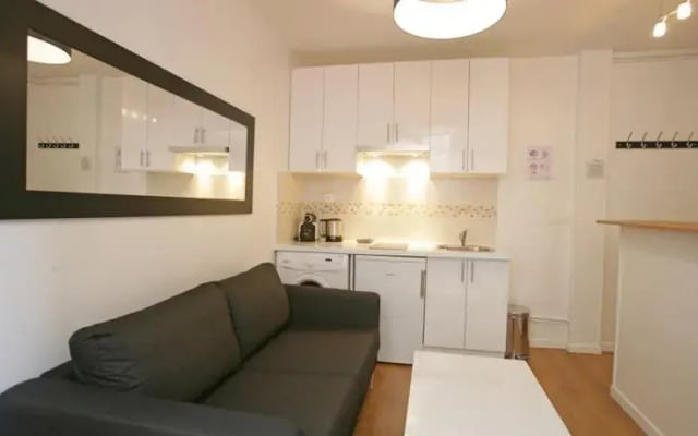ApartEiffel