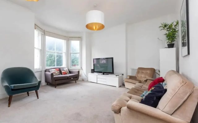 Spacious 5 Bedroom Home in Camden