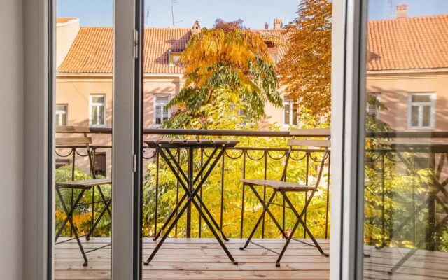Old Town Modern Apartament - balcony & courtyard view